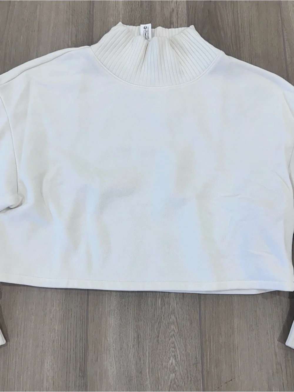 Alo yoga cropped serenity coverup pullover mock neck off white beige medium